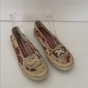 Etnies Cream and Red Floral Flats